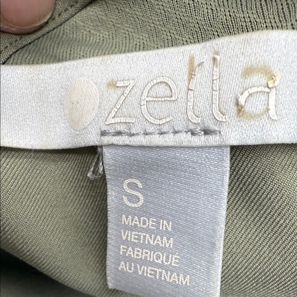 Zelle Women’s Olive Green Cropped Hooded Zip-up Jacket with pockets. - Picture 11 of 13